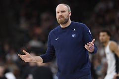 Από το... πουθενά, απόλυση για τον προπονητή των Γκρίζλις - Συνεχίζει με τον Ίσαλο στον πάγκο το Μέμφις