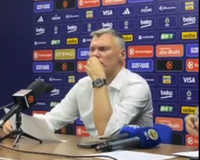 Έξαλλος Γιασικεβίτσιους με δημοσιογράφο: «Πηγαίνεις σε σχολή δημοσιογραφίας για να ρωτάς έτσι από το κινητό;» (vid)