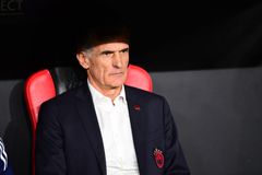 Σε «αναμμένα κάρβουνα» ο Μεντιλίμπαρ, αλλά και ο λόγος που έτριβε τα χέρια του με τους διεθνείς