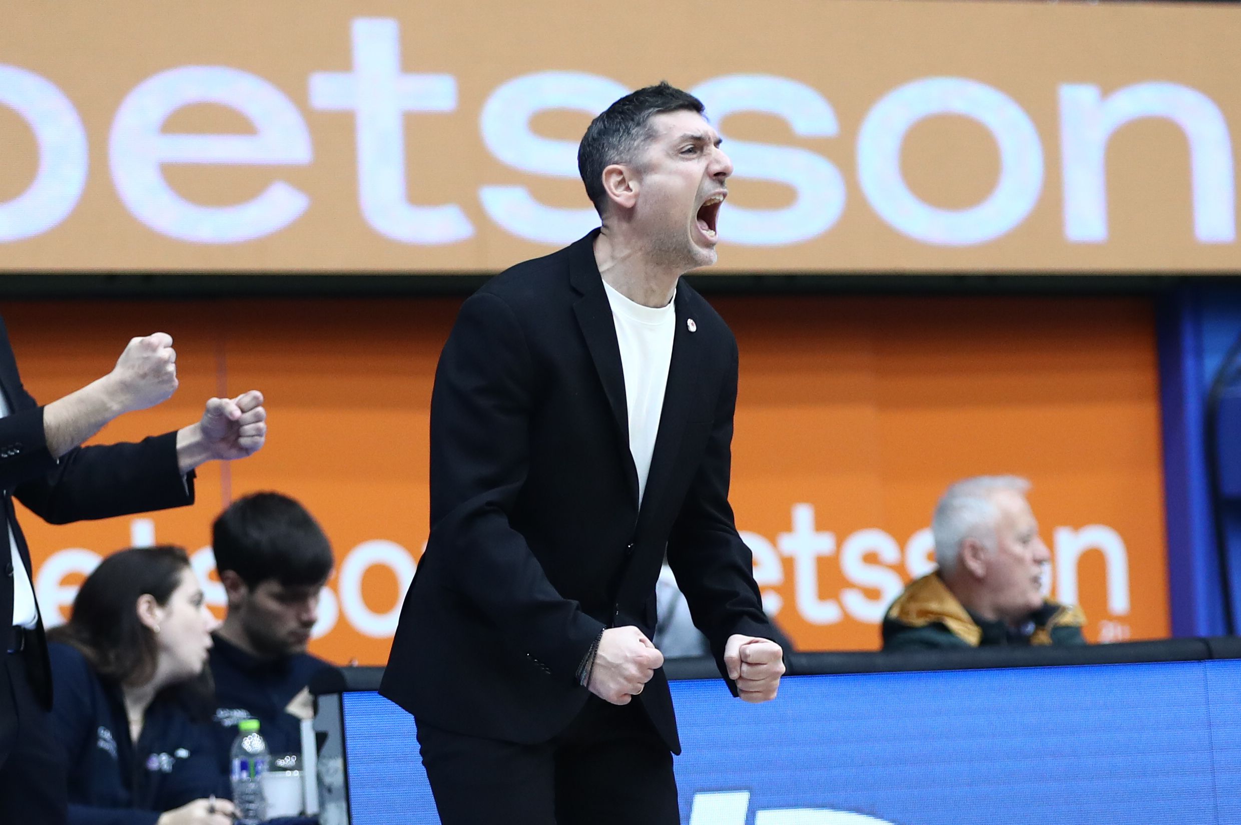 Η επιτυχία της απλότητας και το χειροκρότημα στον Βασίλη Ξανθόπουλο