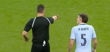Απίθανα πράγματα στο Αγγλία - Ουρουγουάη: Ο Ουγκάρτε δέχτηκε δύο κίτρινες και δεν αποβλήθηκε - Δείτε το βίντεο