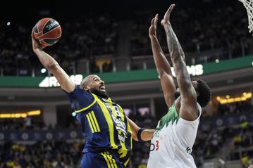 Στην κορυφή του TOP-10 της EuroLeague το απίθανο μπλοκ του Μόουζες Ράιτ (vid)