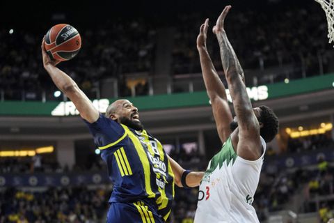 Στην κορυφή του TOP-10 της EuroLeague το απίθανο μπλοκ του Μόουζες Ράιτ (vid)