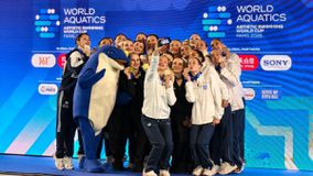 Στο βάθρο η Εθνική καλλιτεχνικής κολύμβησης στο Παρίσι!