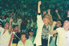 Η αγάπη της Μαρινέλλας για το μπάσκετ και το πριμ του 1987  - Το τραγούδι που έγινε «ύμνος»  (vid)