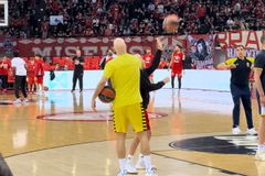 Το χάδι του Καλάθη στον μικρό Σπανούλη (vid)