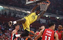 Ολυμπιακός - Φενέρμπαχτσε: Ο Νάιτζελ Χέιζ διέσχισε όλο το παρκέ και κάρφωσε με δύναμη (vid)