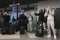 Αποθεωτική υποδοχή του Ομπράντοβις και των παικτών της Παρτίζαν στο αεροδρόμιο (vids, gallery)