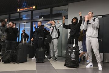 Αποθεωτική υποδοχή του Ομπράντοβις και των παικτών της Παρτίζαν στο αεροδρόμιο (vids, gallery)