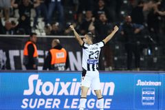 Στα «ασπρόμαυρα» πιτς ο Σάστρε