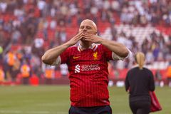 Φοβερός Σλοτ ξεκίνησε την ομιλία του τραγουδώντας το όνομα του Γιούργκεν Κλοπ (vid)