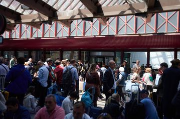 Το Sportal στην Μαδρίτη για την «μάχη» του Ολυμπιακού: Το απόλυτο χάος στο αεροδρόμιο από το μπλακ άουτ (vid)