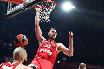 Μιλουτίνοφ για το συμβόλαιό του με τον Ολυμπιακό: «Θα δούμε...»