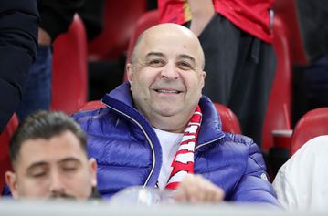 Μάρκος Σεφερλής: Ακυρώθηκαν οι τελευταίες θεατρικές παραστάσεις του – Γιατρός του απαγόρεψε να φοράει γόβες