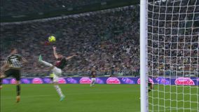 Ο Ζιρού με τρομερή κεφαλιά άνοιξε το σκορ για τη Μίλαν κόντρα στη Γιουβέντους