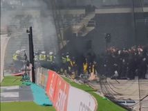 Πρωτοφανή επεισόδια στη Σουηδία στο ντέρμπι Τζουγκάρντεν - ΑΙΚ Στοκχόλμης - Συγκρούσεις με την αστυνομία (vids)