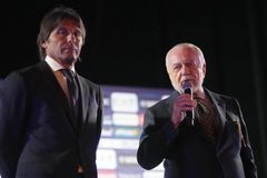 Ο Ντε Λαουρέντις δελεάζει τον Κόντε με υποσχέσεις για μεγάλες μεταγραφές