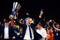 Επική ατάκα από τον πρόεδρο της Φενέρμπαχτσε: «Μετά τον Ομπράντοβιτς ήταν δύσκολο να επιστρέψουμε, με τον Σάρας όμως...»