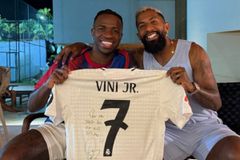 Ο Ροντινέι συναντήθηκε με τον Βινίσιους στη Βραζιλία