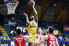 Η Σάσαρι ανακοίνωσε τον Ρένφρο