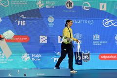 Ουκρανή ξιφομάχος αρνήθηκε να μοιραστεί το βάθρο στο Παγκόσμιο Πρωτάθλημα με Ρωσίδα!