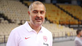 Ο Καλαβρός αναλαμβάνει την εκγύμναση του Γιάννη και του Θανάση στο Μιλγουόκι!