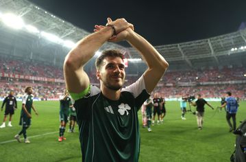 Η συγκλονιστική φωτό του Ιωαννίδη μπροστά από τον κόσμο του Παναθηναϊκού και η κίνηση αναγνώρισης του Κώτσιρα (pics)