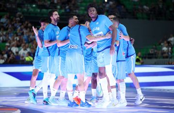 Είσοδος με Final Countdown και... ΛΕΞ για την Εθνική στο «Σπ. Κυπριανού»