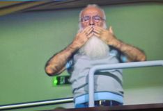 Η Τούμπα αποθέωσε τον Σαββίδη και εκείνος έστελνε φιλιά στους φίλους του ΠΑΟΚ (vid)