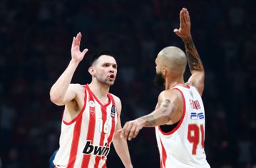 Ο Φουρνιέ απάντησε σε post της FIBA για τον... ενδεχομένως νέο πανηγυρισμό του Παπανικολάου