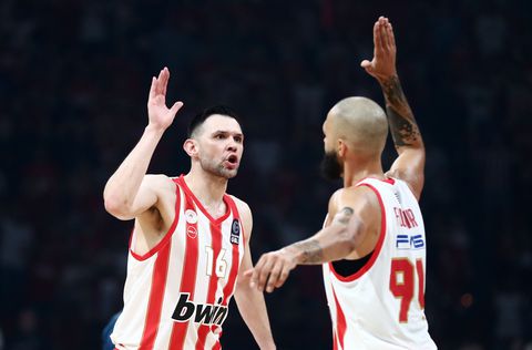 Ο Φουρνιέ απάντησε σε post της FIBA για τον... ενδεχομένως νέο πανηγυρισμό του Παπανικολάου