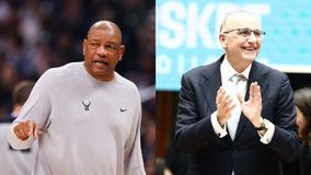 Στο γήπεδο ο Ντοκ Ρίβερς για το Ελλάδα - Ιταλία, χαιρετήθηκε με τον Βαγγέλη Λιόλιο