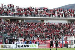 «Ουρές» για ένα εισιτήριο από τους φίλους του Ολυμπιακού για το εκτός με τον Βόλο (pics&vid)