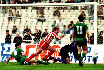 Επετειακές εμφανίσεις προς τιμήν του Νίκου Αναστόπουλου ετοιμάζει ο Ολυμπιακός