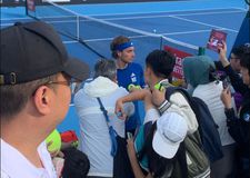 Προπόνηση με τον Αλιασίμ ο Τσιτσιπάς - Το πρωί της Παρασκευής η πρεμιέρα του Έλληνα τενίστα στο Πεκίνο