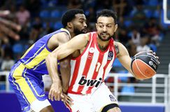 Και τώρα οι δυο τους: Ο Ολυμπιακός λύγισε το αξιόμαχο Περιστέρι και ετοιμάζεται για τελικό «αιωνίων» με τον Παναθηναϊκό