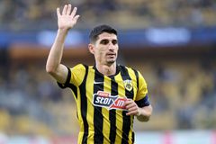 Έγραψε ιστορία ο Μάνταλος: Συμπλήρωσε τις 400 συμμετοχές με την ΑΕΚ