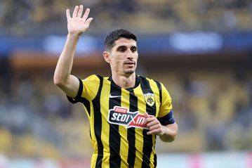 Έγραψε ιστορία ο Μάνταλος: Συμπλήρωσε τις 400 συμμετοχές με την ΑΕΚ