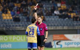 Ο Πομόνης δέχθηκε δεύτερη κίτρινη επειδή έκανε καθυστέρηση σε πλάγιο