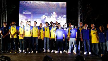 Παρουσιάστηκε το Περιστέρι σε μια κατάμεστη Πλατεία Δημαρχείου (pic)