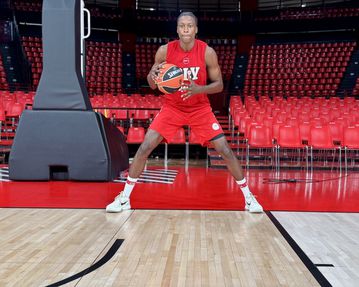 Ο Nτιλικινά έκανε την πρώτη του προπόνηση με τον Ολυμπιακό στο ΣΕΦ (pic)