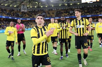 «Δεν θα άλλαζα τίποτα στην πορεία μου στην ΑΕΚ» - Οι δηλώσεις του Μάνταλου μετά τις 400 συμμετοχές