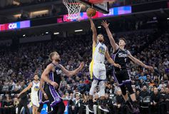 O Στέφεν Κάρι διέλυσε τους Κινγκς στο Σακραμέντο - «Διψήφιος» ο Βεζένκοφ σε περιορισμένο χρόνο (vids)