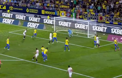 Ισόπαλη... ματσάρα μεταξύ Κάντιθ και Σεβίλλης