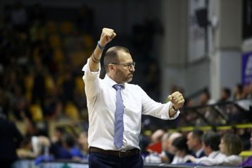 Τσίκληρας: «Η νίκη οφείλεται στον κόουτς Σκαραφίγκα»!