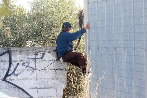 Τζαμπατζής ή ρομαντικός; Όπως και να 'χει, αυτός είναι ο φίλαθλος του μήνα στην Ελλάδα (pic)