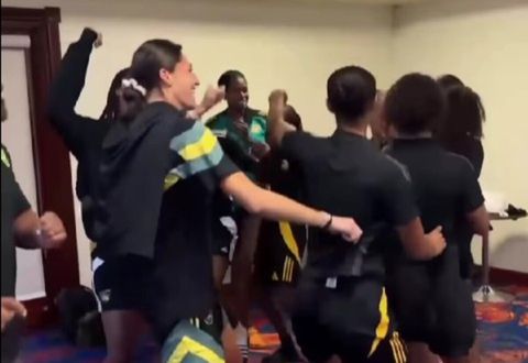 Πιο... Τζαμάικα δεν γίνεται: Η ομοσπονδία πόσταρε βίντεο από βραδιά καραόκε εν ώρα κυκλώνα Μελίσσα