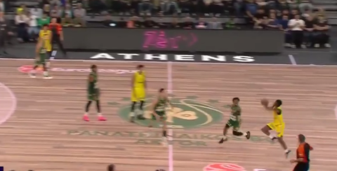 Απίστευτο τρίποντο του Κλαρκ από το κέντρο που «πάγωσε» τον Παναθηναϊκό (vid)