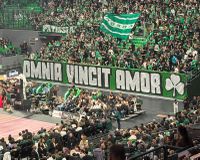 Τι σημαίνει στα ελληνικά το πανό που σήκωσαν οι φίλοι του Παναθηναϊκού στο T-Center