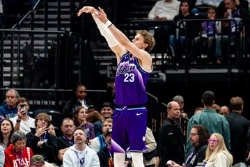 Μάρκανεν-υπερπαραγωγή με 51 πόντους οδήγησε τους Τζαζ στη νίκη επί των Σανς